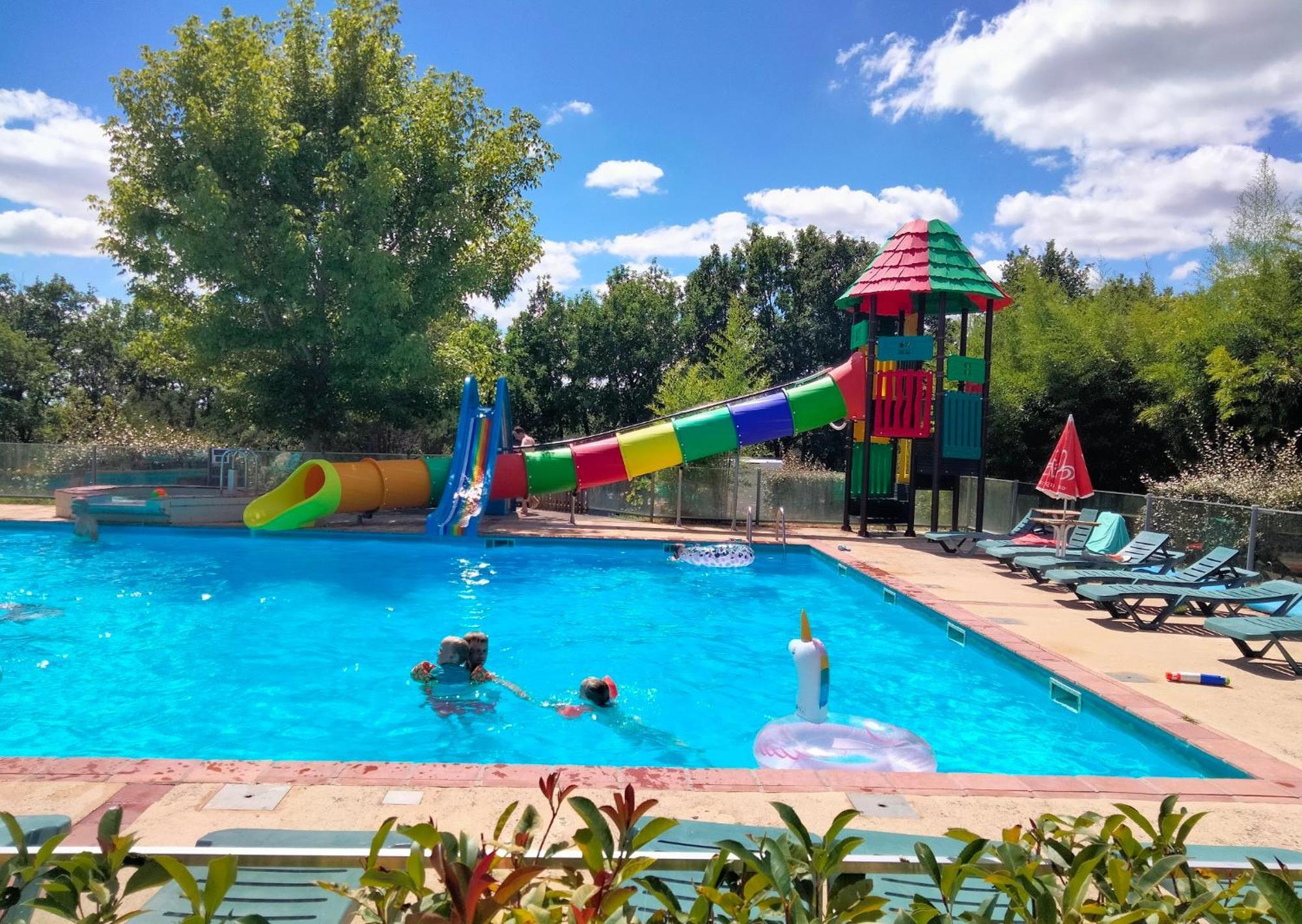 Camping Fontaine Du Roc Vendégház Devillac Kültér fotó