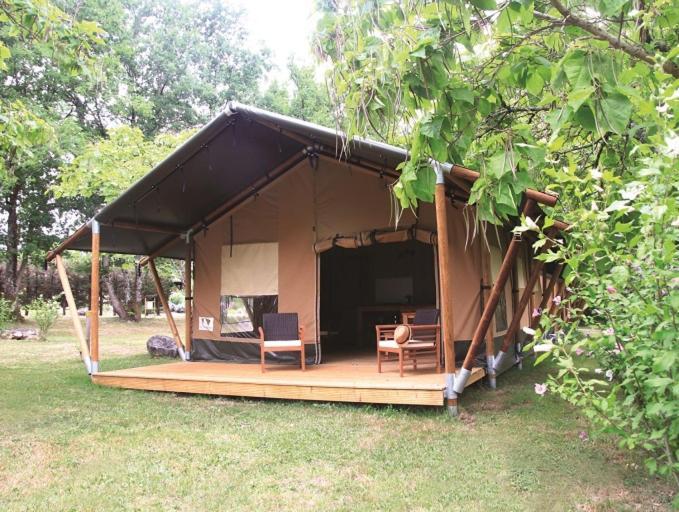 Camping Fontaine Du Roc Vendégház Devillac Kültér fotó