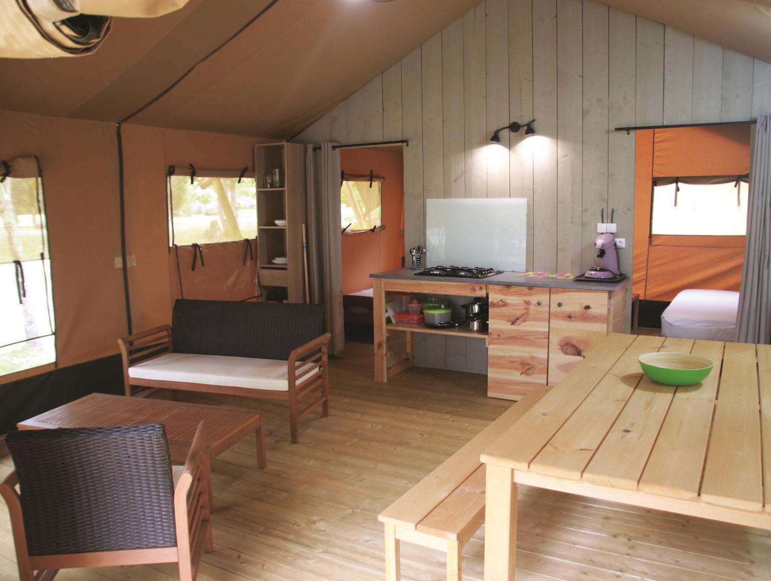 Camping Fontaine Du Roc Vendégház Devillac Szoba fotó